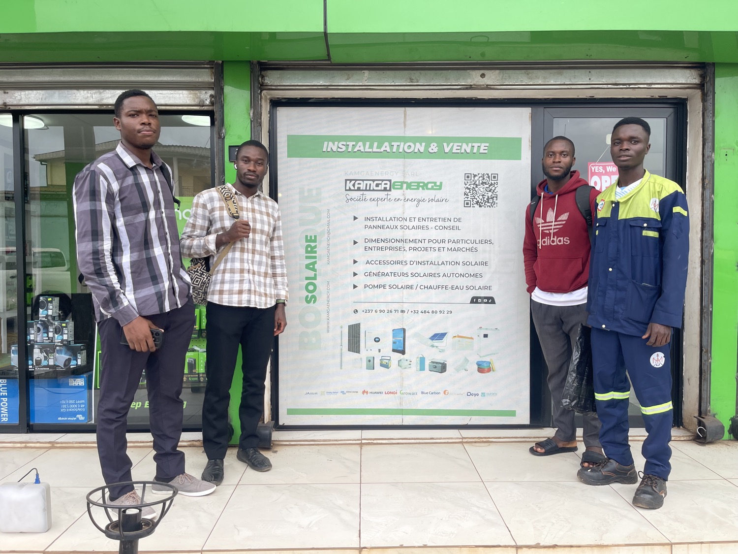 Apprenants en formation solaire KAMGAENERGY